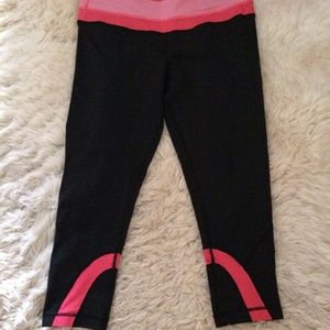Black w/ Pink Zipper Pocket Waistband Crop Legging